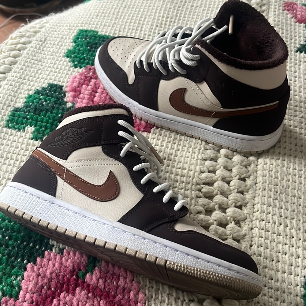 Wmns Air Jordan 1 Mid SE ‘Cream Dark Chocolate’